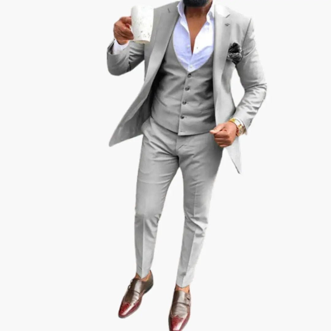 Men's suit set with vest in light gray breathable fabric for year-round wear, includes pocket square, by Wilfred Smith