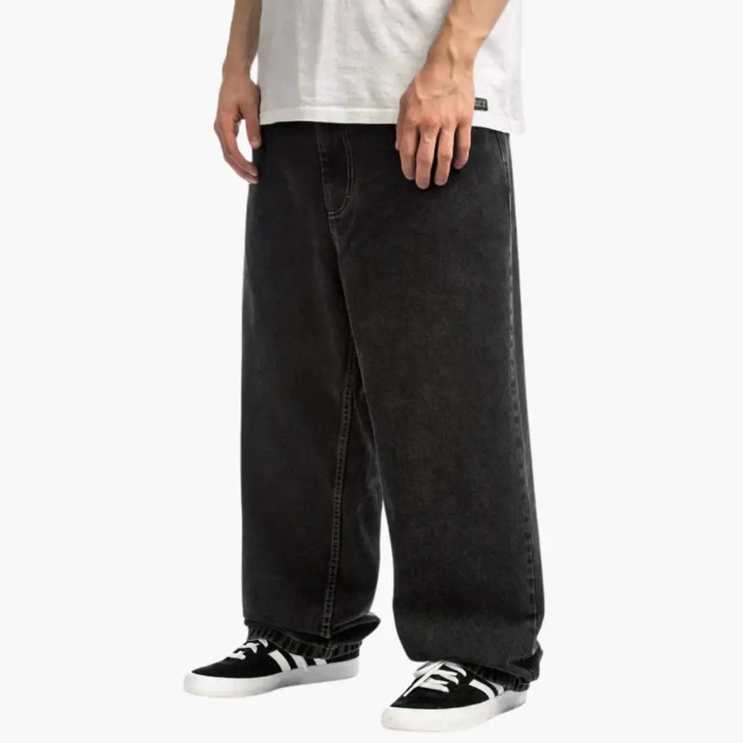 Loose baggy jeans for men in black denim, oversized fit