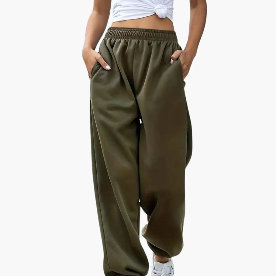 Women's olive-green baggy sweatpants with side pockets and elastic waistband