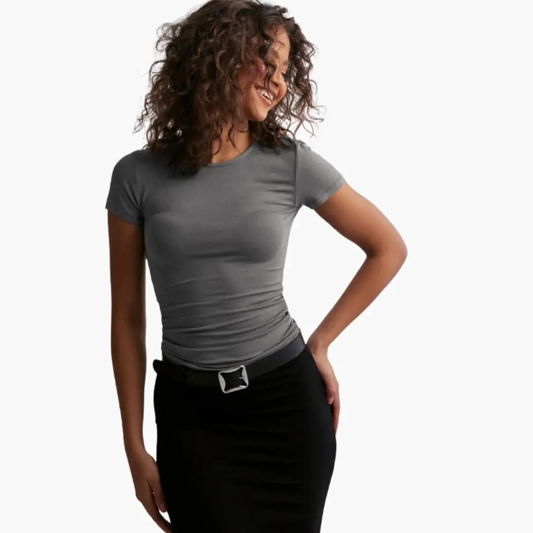 Wilfred Smith women's slim-fit T-shirt in grey with round neck and short sleeves.