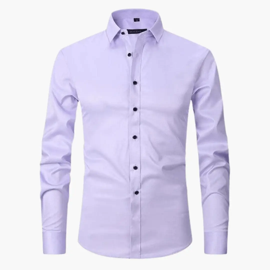 Slim-fit men's shirt in lavender with long sleeves and black buttons