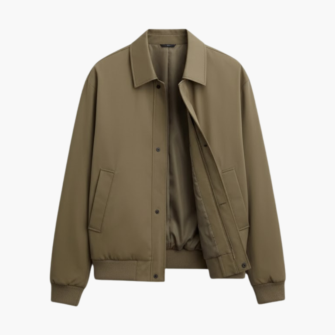 Men’s overcoat in tan with pointed collar, button closure and front pockets