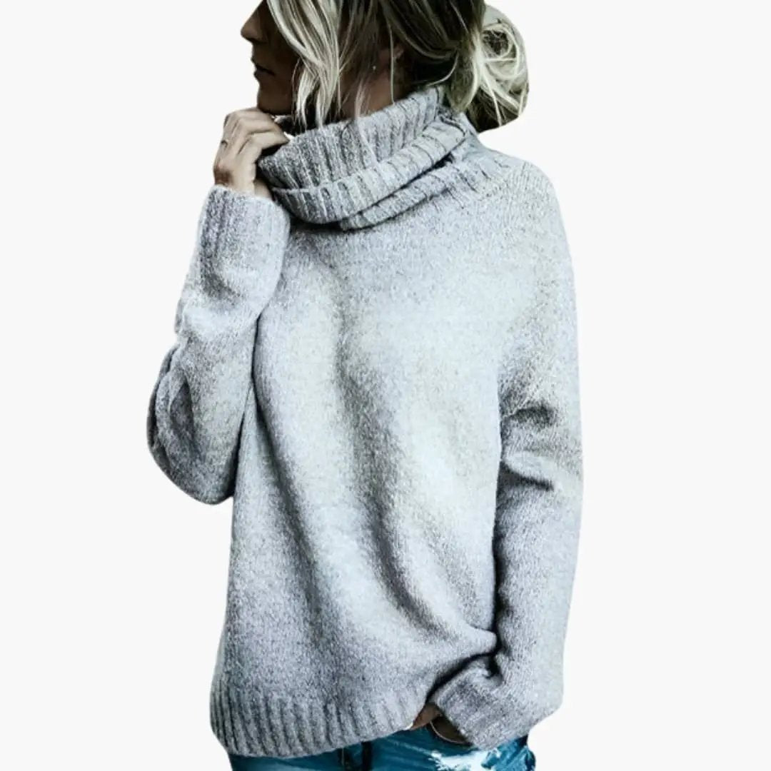 Women's oversized knit sweater in light gray with long sleeves