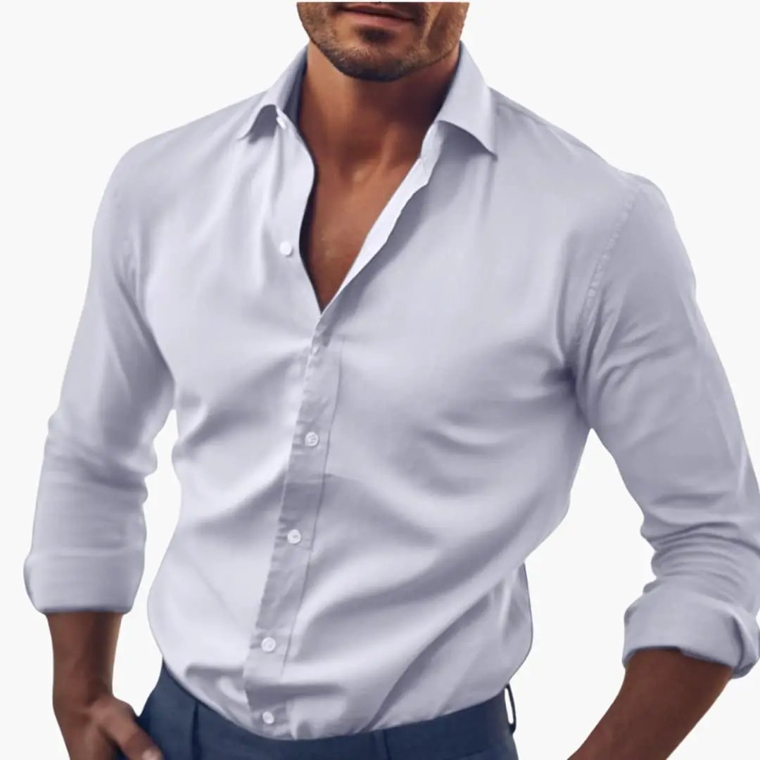 Men's shirt with collar and long sleeves in light blue