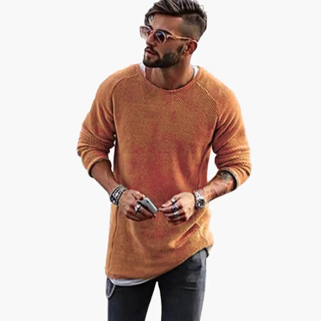 Men's knitted sweater in burnt orange with round neck and ribbed cuffs