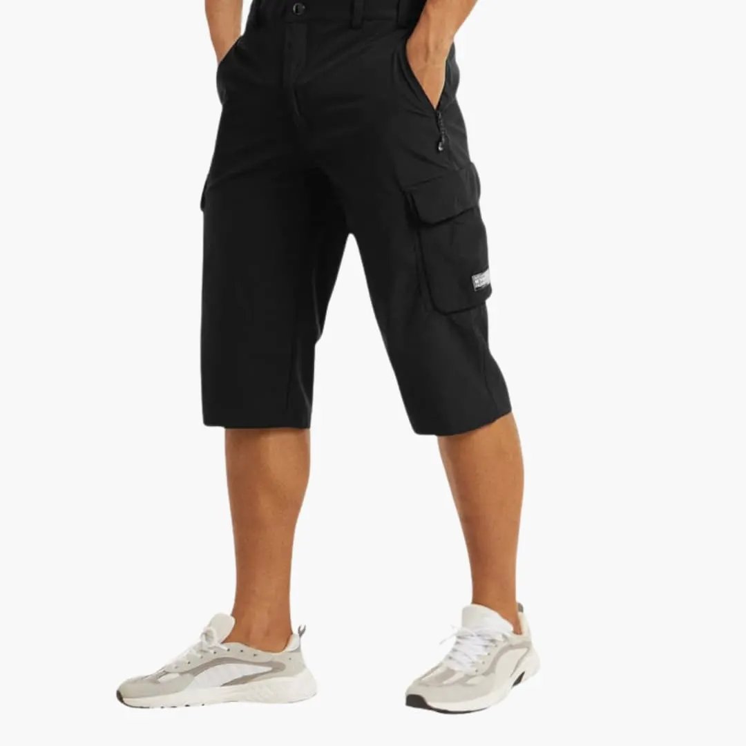 Men's cargo shorts in black with stretch fabric and zipper pockets, knee-length, Wilfred Smith.