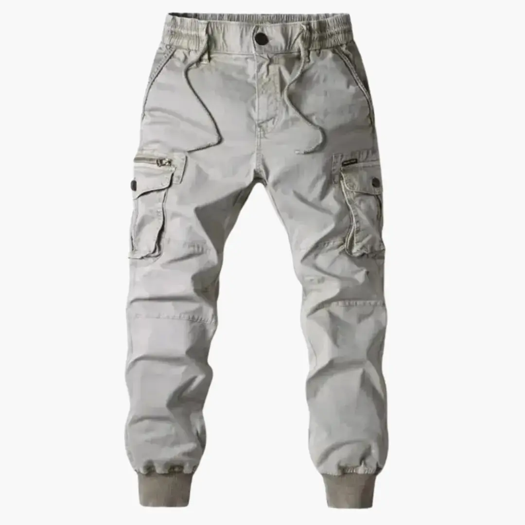 Men’s cargo trousers with drawstring waist and flap pockets in light gray, with cargo pockets and elastic cuffs