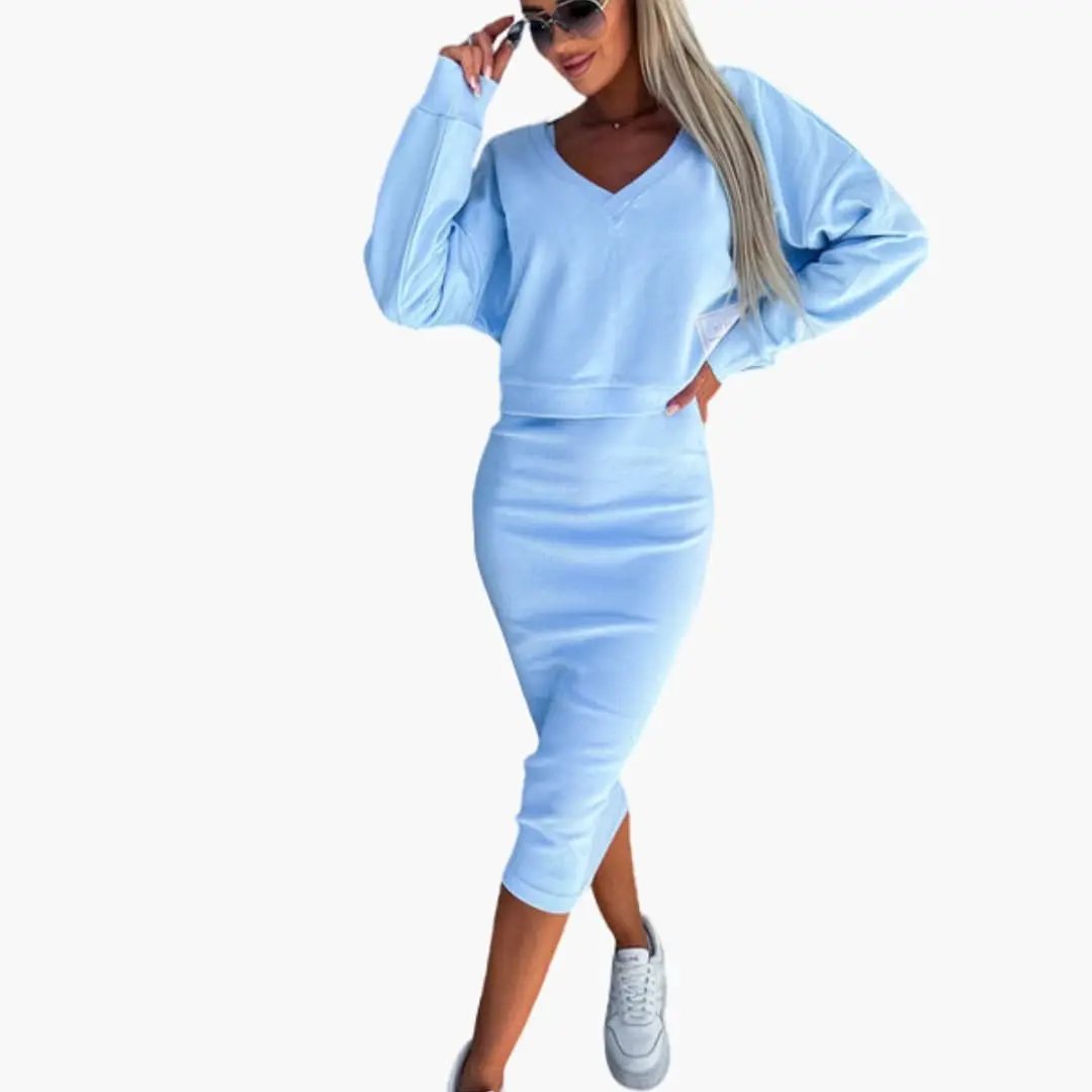 Women’s Sweatshirt Dress in light blue with long sleeves and a straight hem